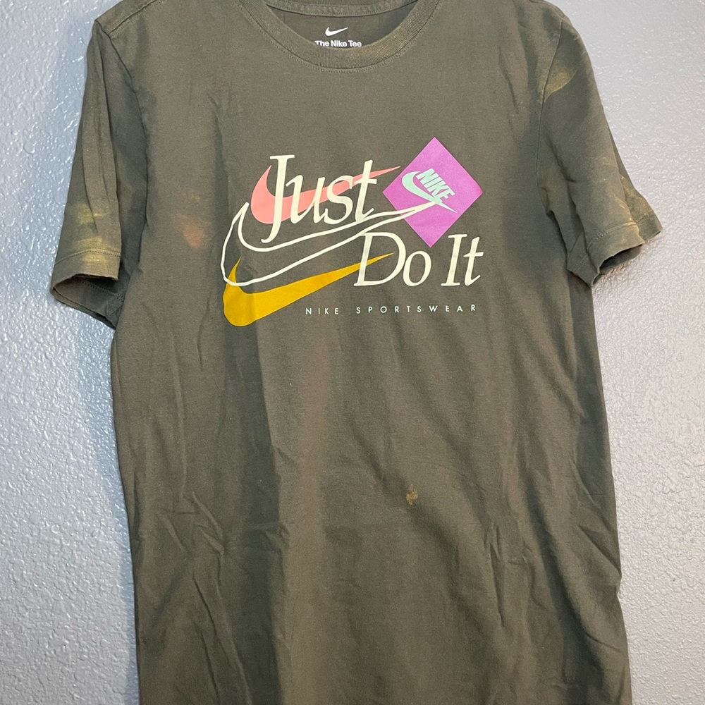 Olive vintage Nike tee. Size small.